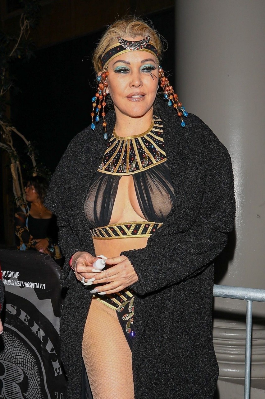 Shanna Moakler As Cleopatra Arrives Halloween Party Los Angeles