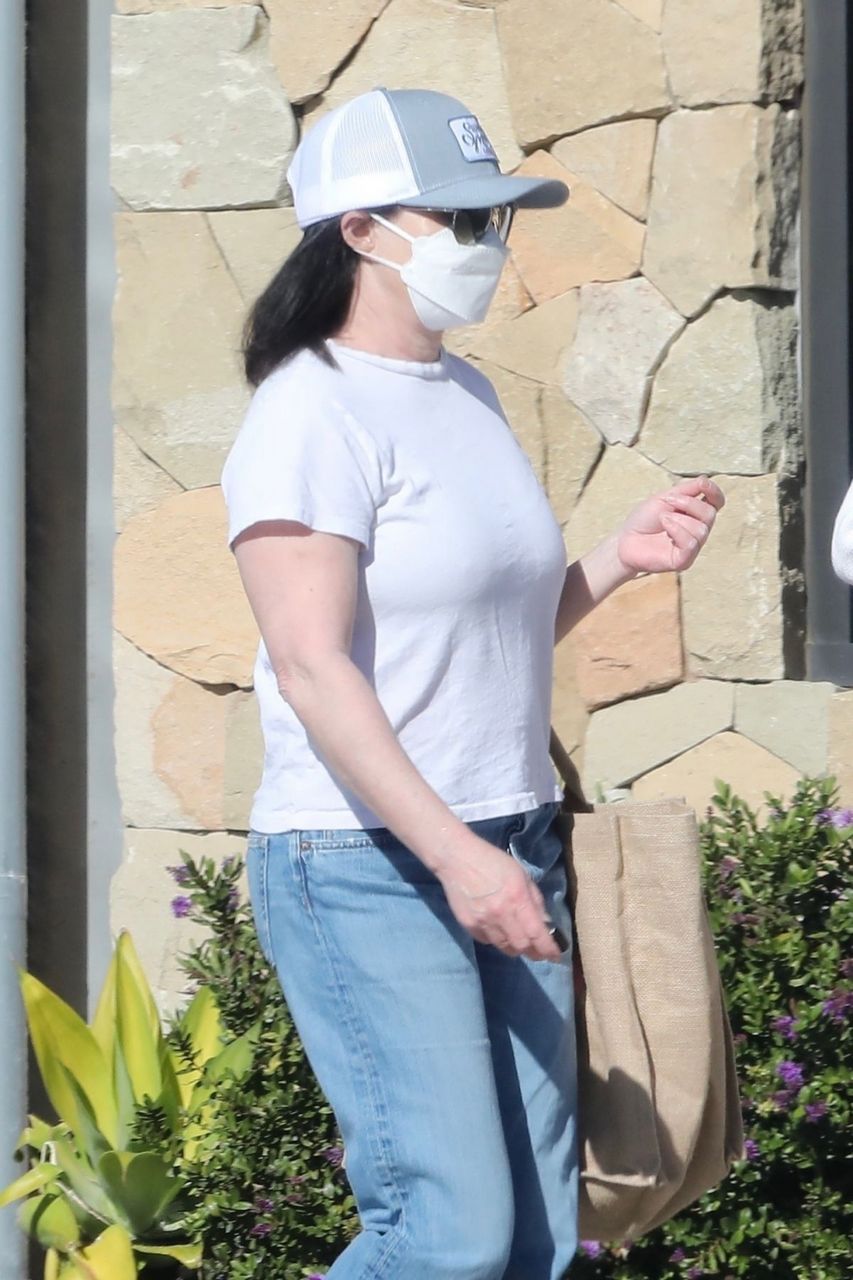 Shannen Doherty Out Shopping With Her Mother Malibu