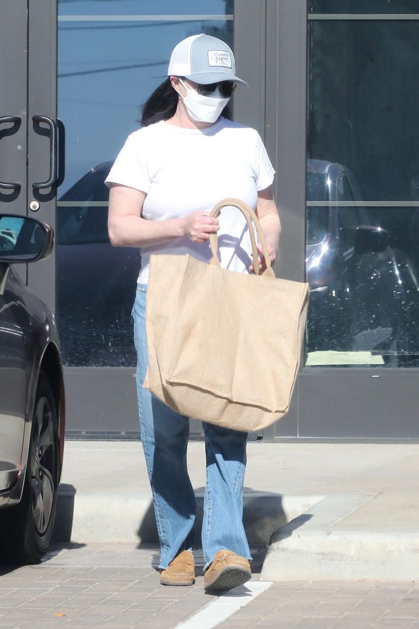 Shannen Doherty Out Shopping With Her Mother Malibu