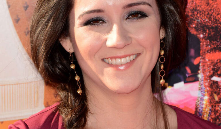 Shannon Woodward Katy Perry Part Me Premiere Los Angeles (9 photos)