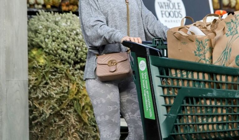 Sharna Burgess Out Shopping For Groceries Malibu (7 photos)