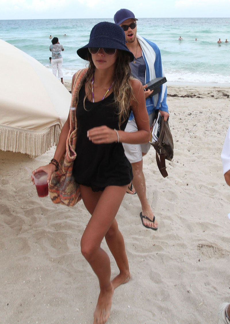 Sharni Vinsonin Bikini Beach Miami