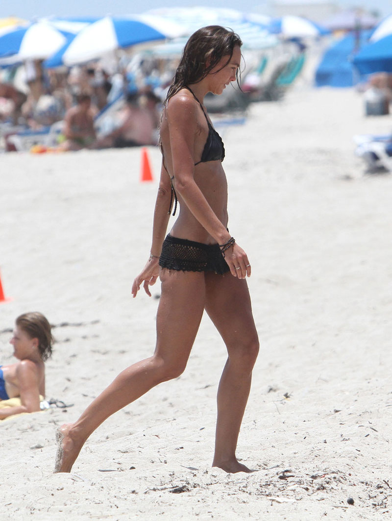 Sharni Vinsonin Bikini Beach Miami