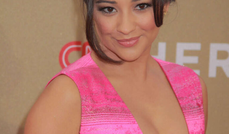 Shay Mitchell 2011 Cnn Heroes An All Star Tribute Shrine Auditorium Los Angeles (23 photos)