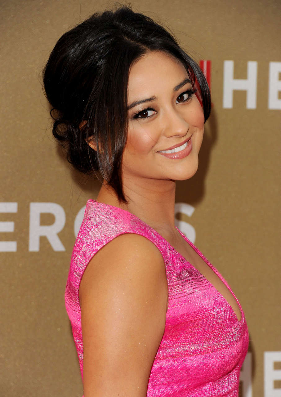 Shay Mitchell 2011 Cnn Heroes An All Star Tribute Shrine Auditorium Los Angeles