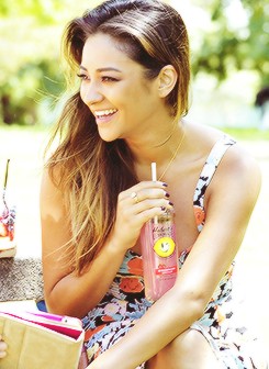 Shay Mitchell Learning Her Lines In A Park In La (4 photos)