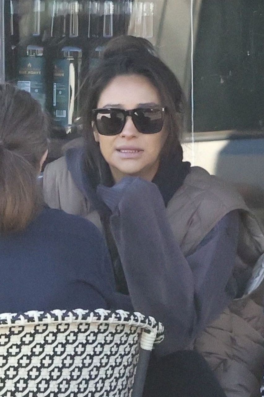 Shay Mitchell Out For Lunch Silver Lake