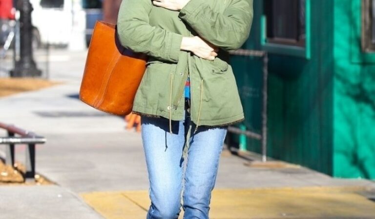 Sienna Miller Out And About New York (7 photos)