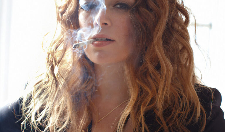 Smokingissexy Natasha Lyonne (1 photo)