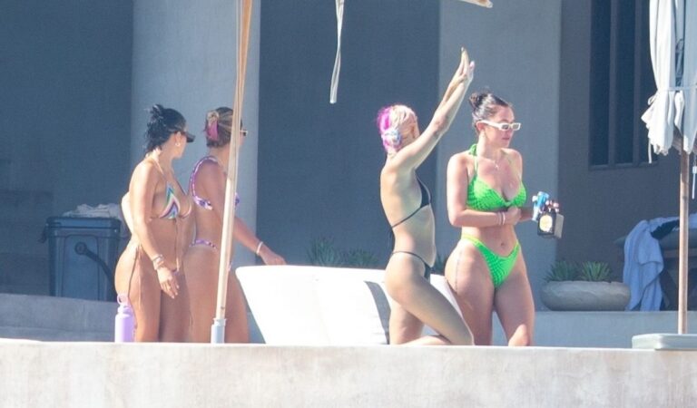 Sofia Richie Anastasia Karanikolaou Bikinis Pool Mexico (19 photos)