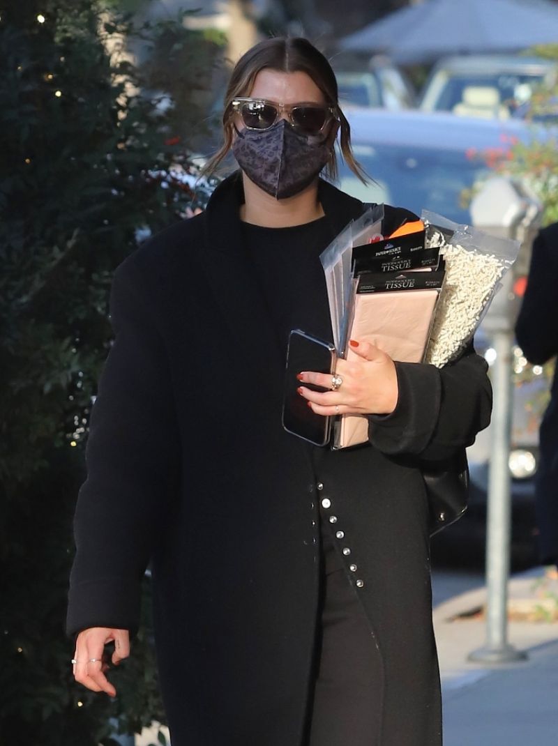 Sofia Richie Out Shopping For Holiday Wrap Los Angeles