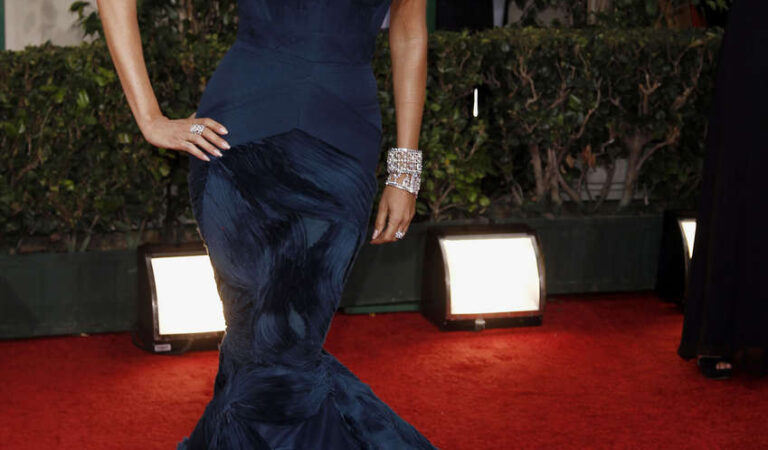 Sofia Vergara 69th Annual Golden Globe Awards Los Angeles (2 photos)