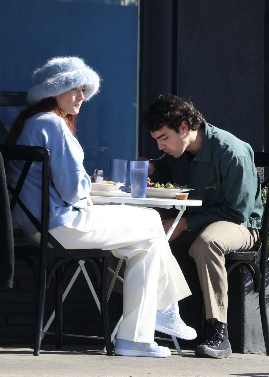 Sophie Turner And Joe Jonas Out For Lunch Los Angeles
