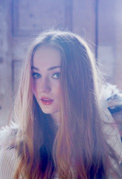 Sophie Turner By Chris Floyd For People Magazine (4 photos)