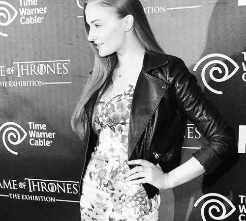 Sophie Turner Game Of Thrones The Exhibition (2 photos)