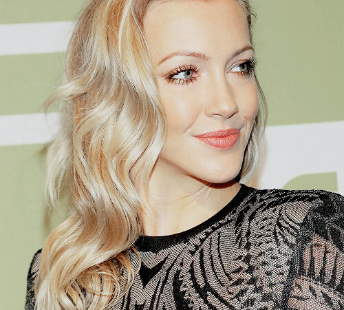 Spncastdaily Katie Cassidy At The Cw (2 photos)