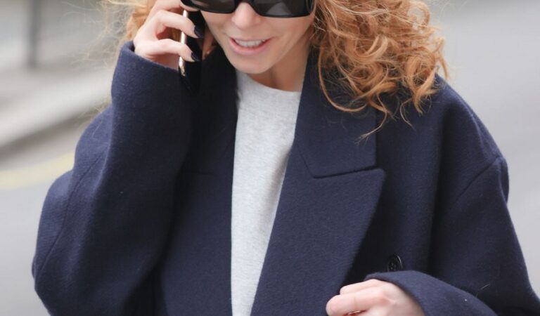 Stacey Dooley Out About London (7 photos)
