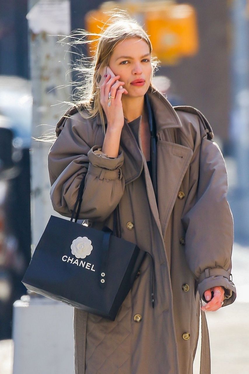 Stella Maxwell Out Shopping New York
