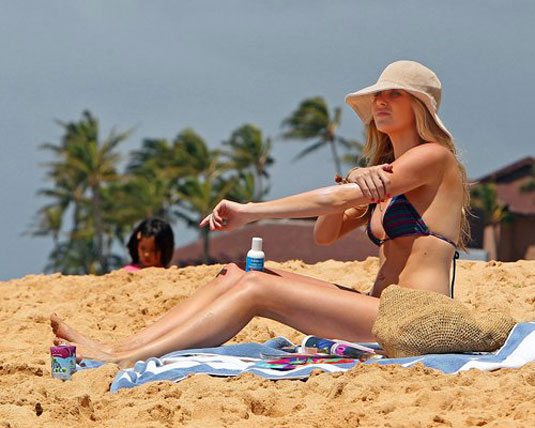 Stephanie Pratt Bikini Candids Beach Hawaii