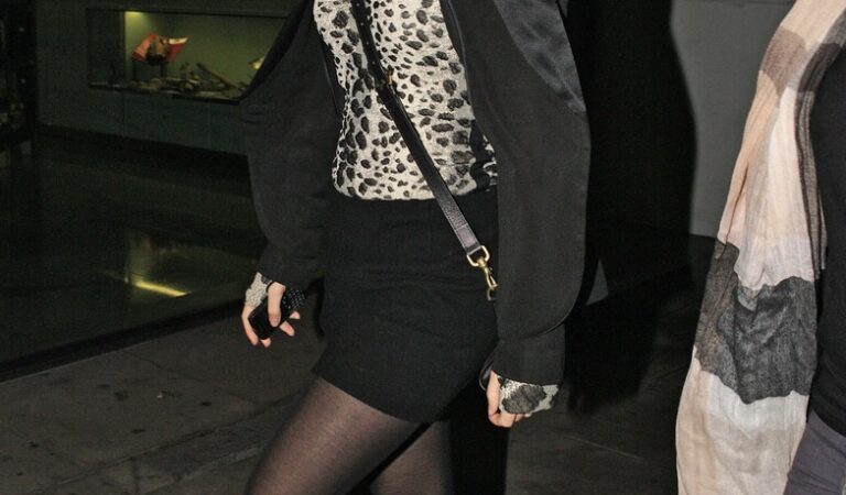 Suicideblonde Emma Watson Leaving A Screening (1 photo)