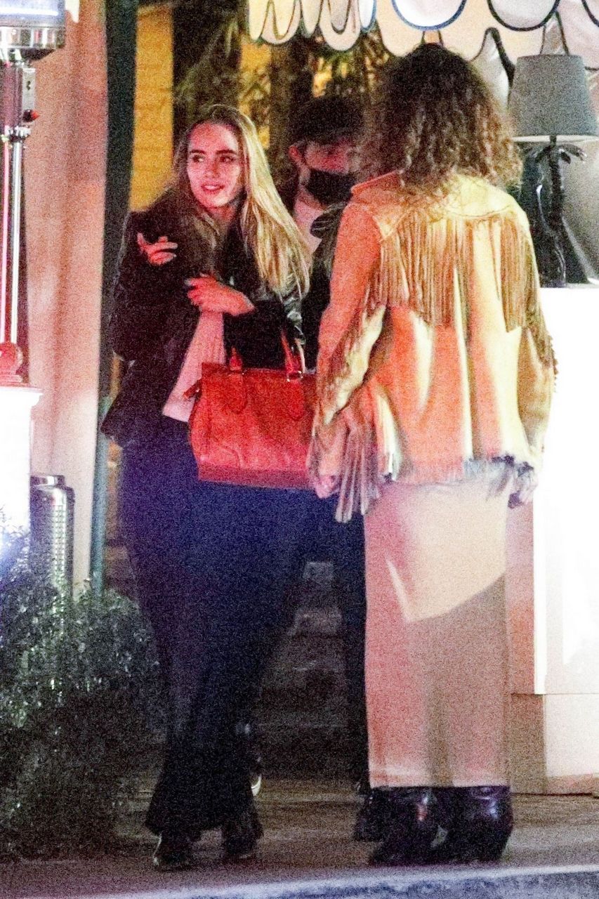 Suki Waterhouse Out With Friends San Vicente Bungalows West Hollywood