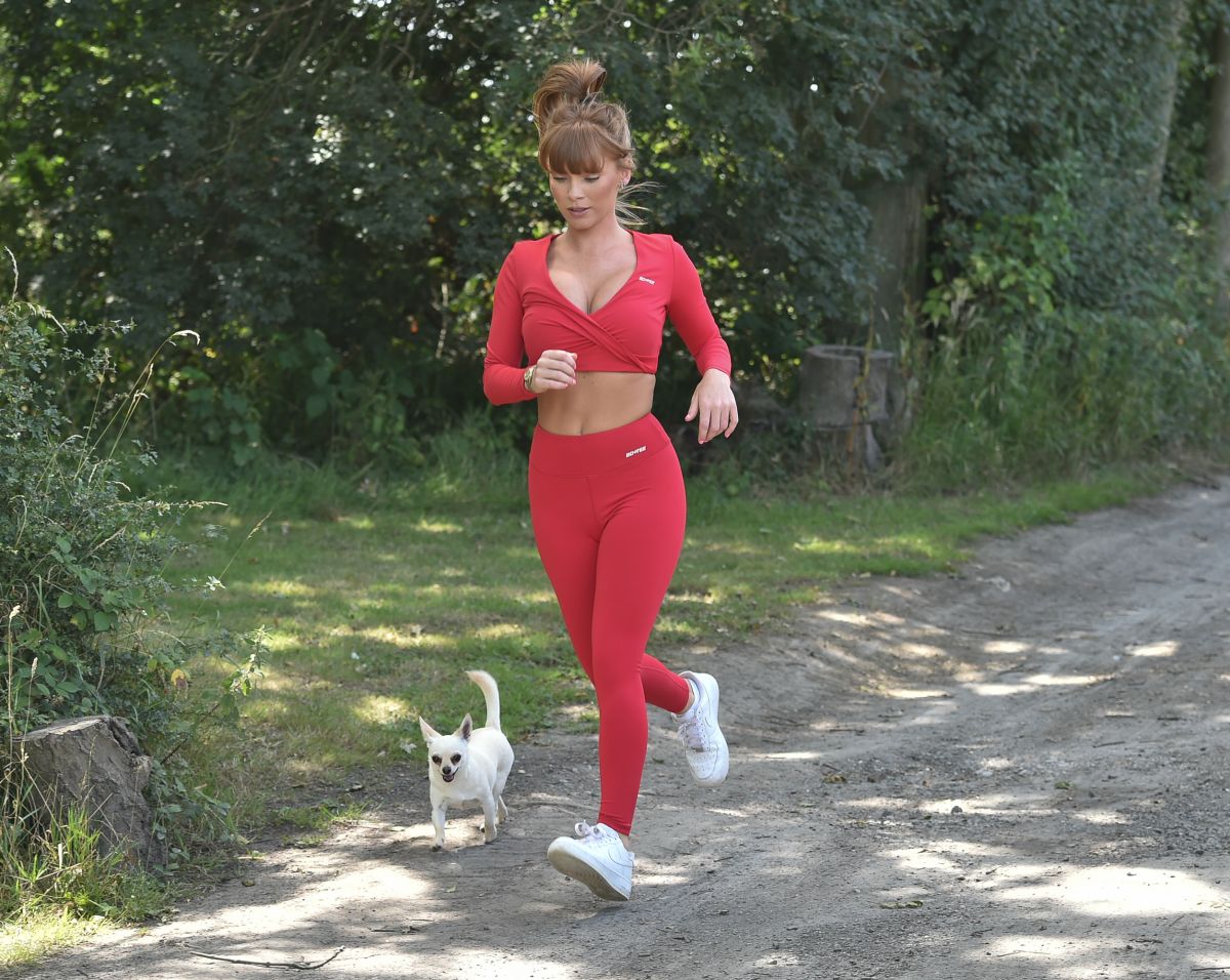 Summer Monteys Fullam Out Jogging Cantebury Countryside