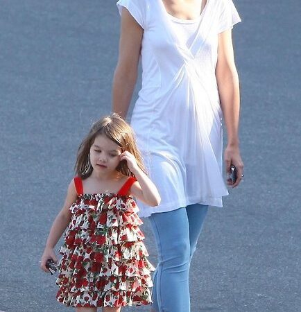 Suri And Katie (1 photo)