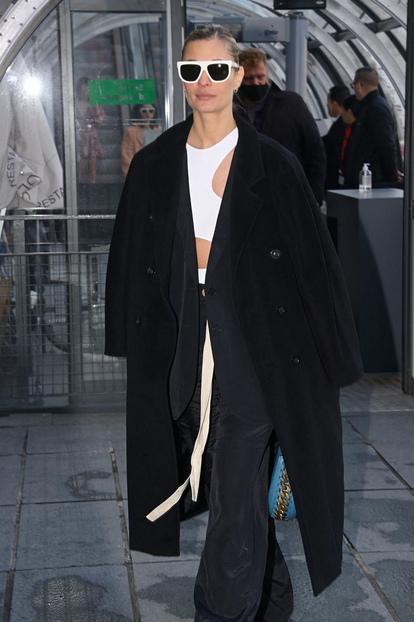 Sveva Alviti Arrives Stella Mccartney Show Paris Fashion Week