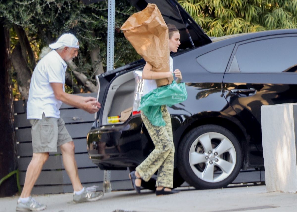 Tallulah Willis Unloading Her Car Los Angeles