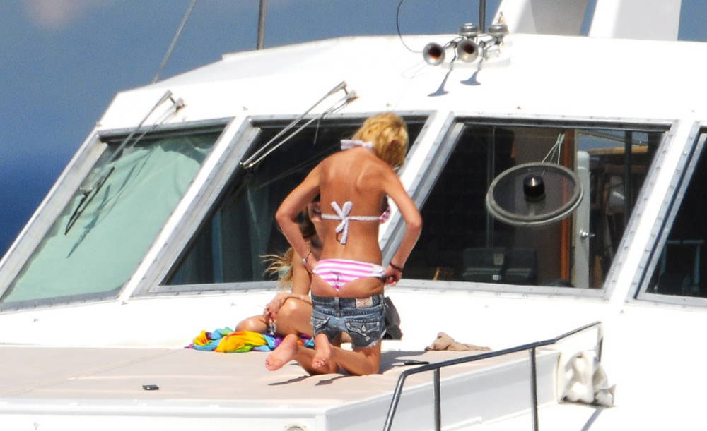 Tara Reid Bikini Yacht Saint Tropez