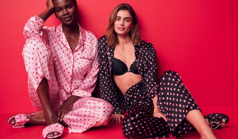 Taylor Hill For Victoria S Secret Valentines Day 2022 Campaign (7 photos)