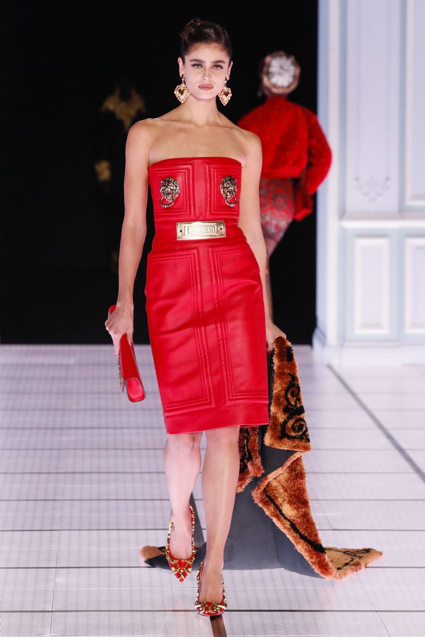 Taylor Hill Moschino Fashion Show Milan