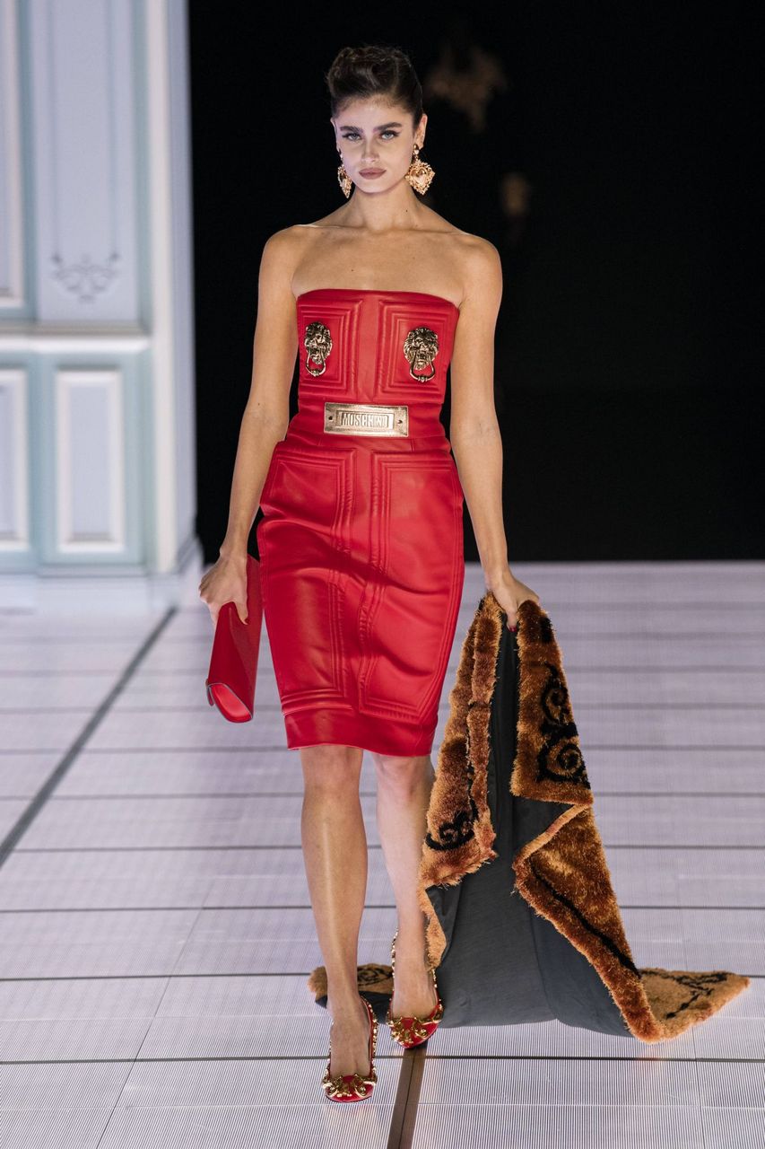 Taylor Hill Moschino Fashion Show Milan