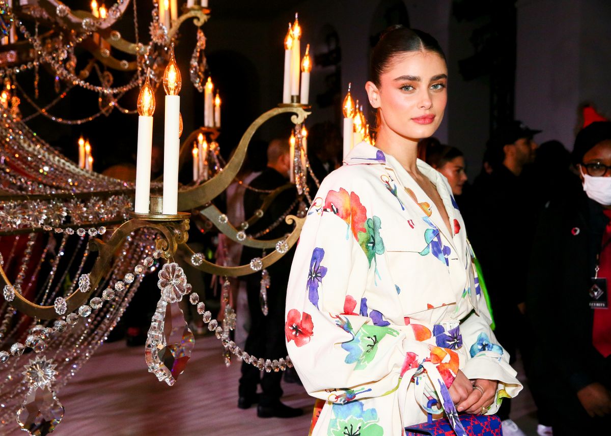 Taylor Hill Off White Spaceship Earth An Imaginary Experience Paris Fashion Week