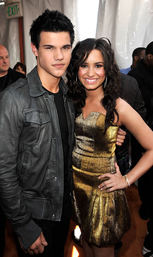 Taylor Lautner And Demi Lovato