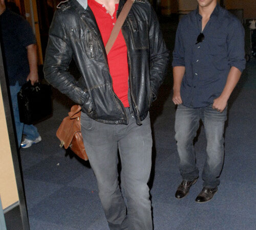 Taylor Lautner With Kellan Lutz (1 photo)