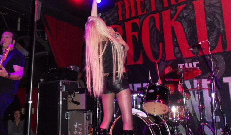 Taylor Momsen Performs Club Congress Tucson (7 photos)