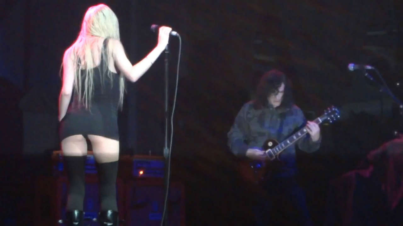 Taylor Momsen Performs Her Tour Germany