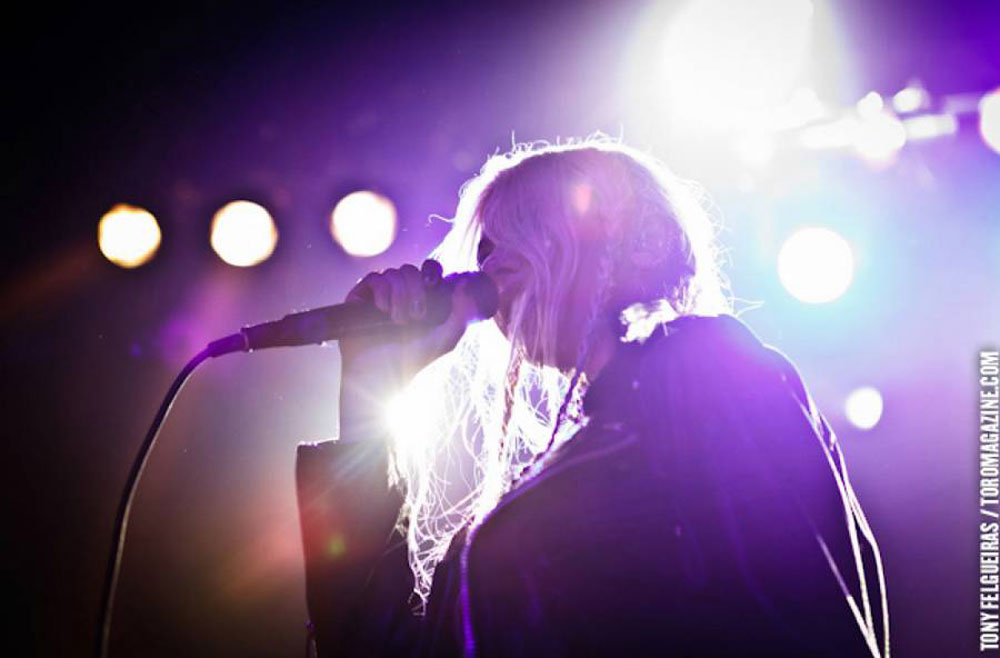 Taylor Momsen Performs Sound Academy