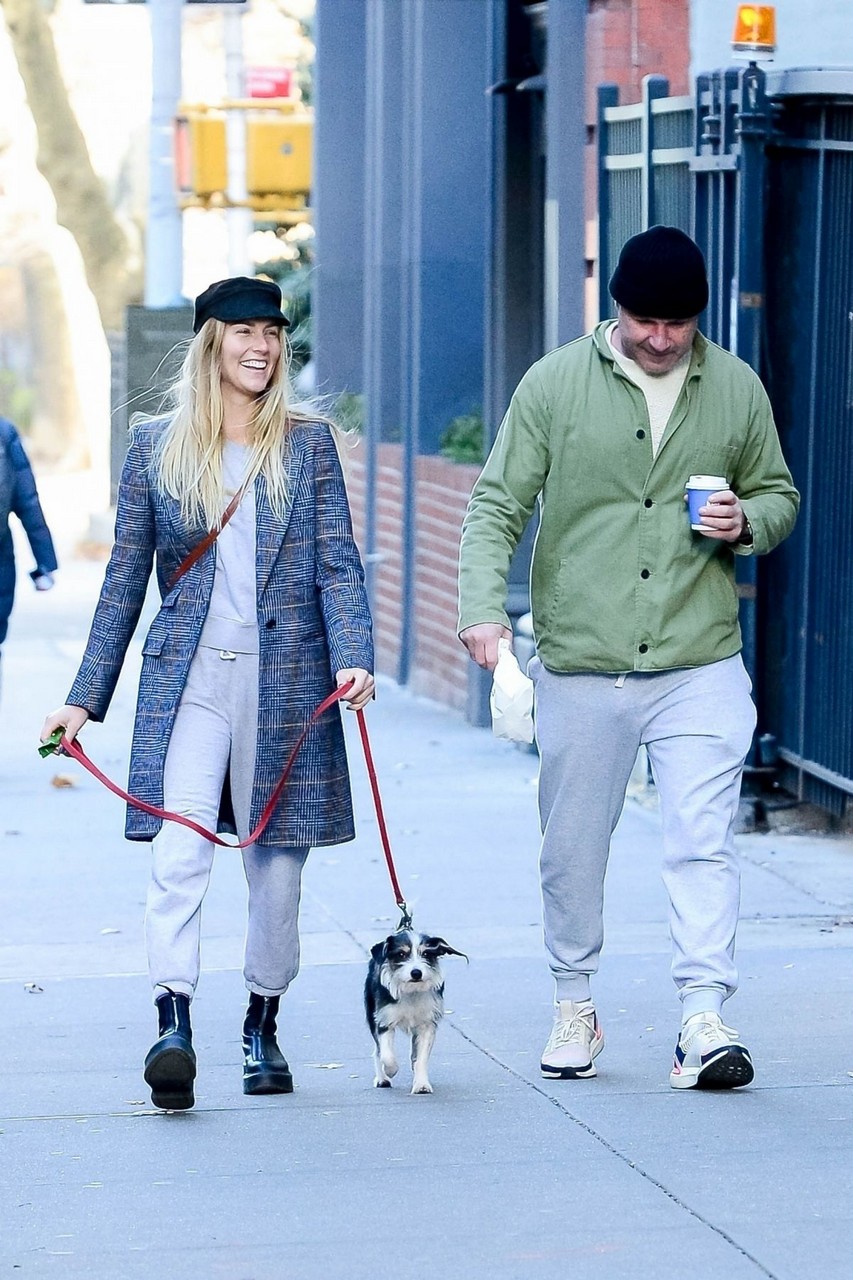 Taylor Neisen Out With Hhe Dog New York