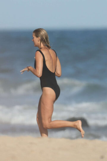Taylor Neisen Swimsuit Beach I Hamptons