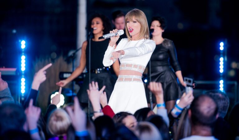 Taylor Swift 1989 Album Secret Session Rooftop Party With Iheartradio New York (6 photos)