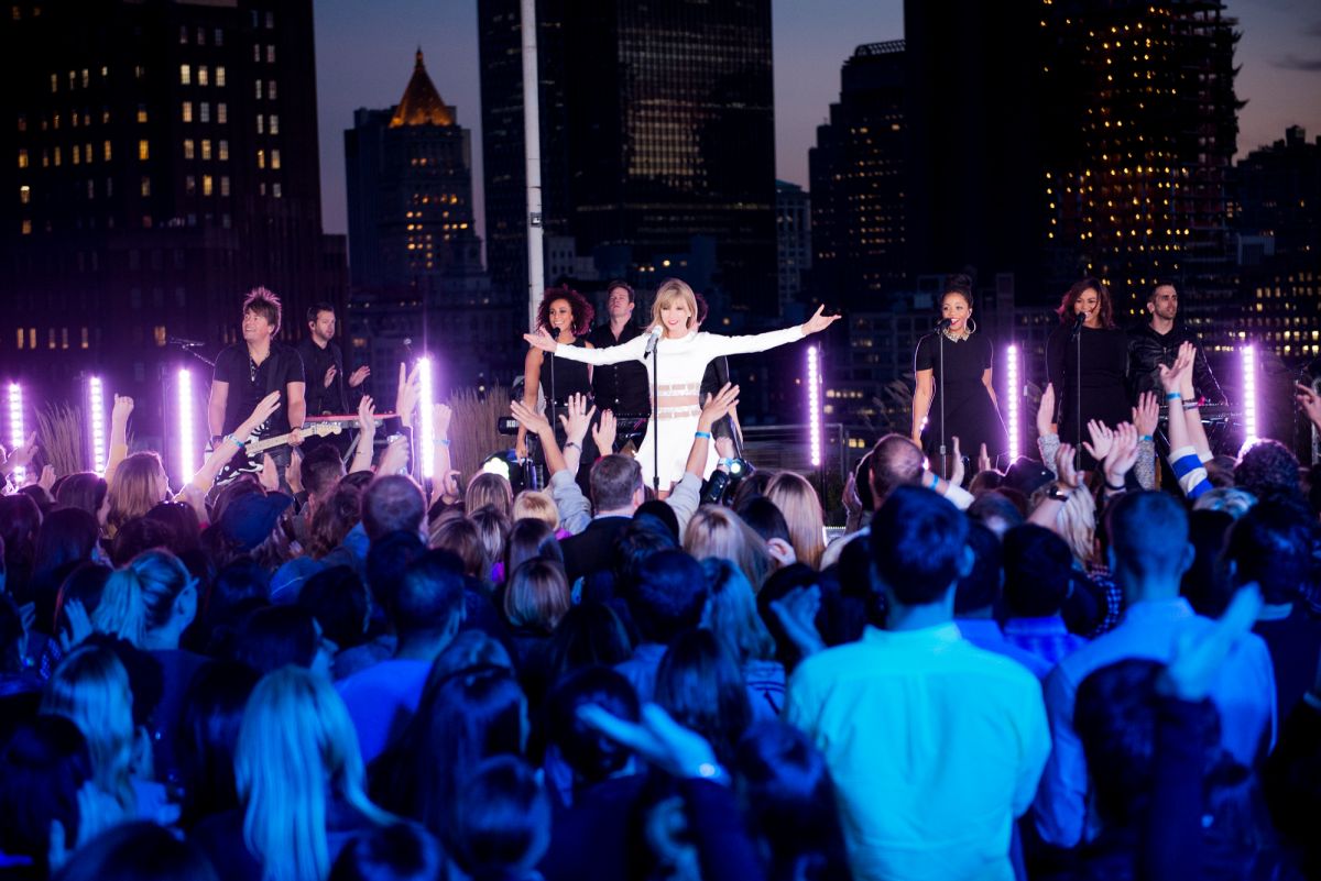 Taylor Swift 1989 Album Secret Session Rooftop Party With Iheartradio New York