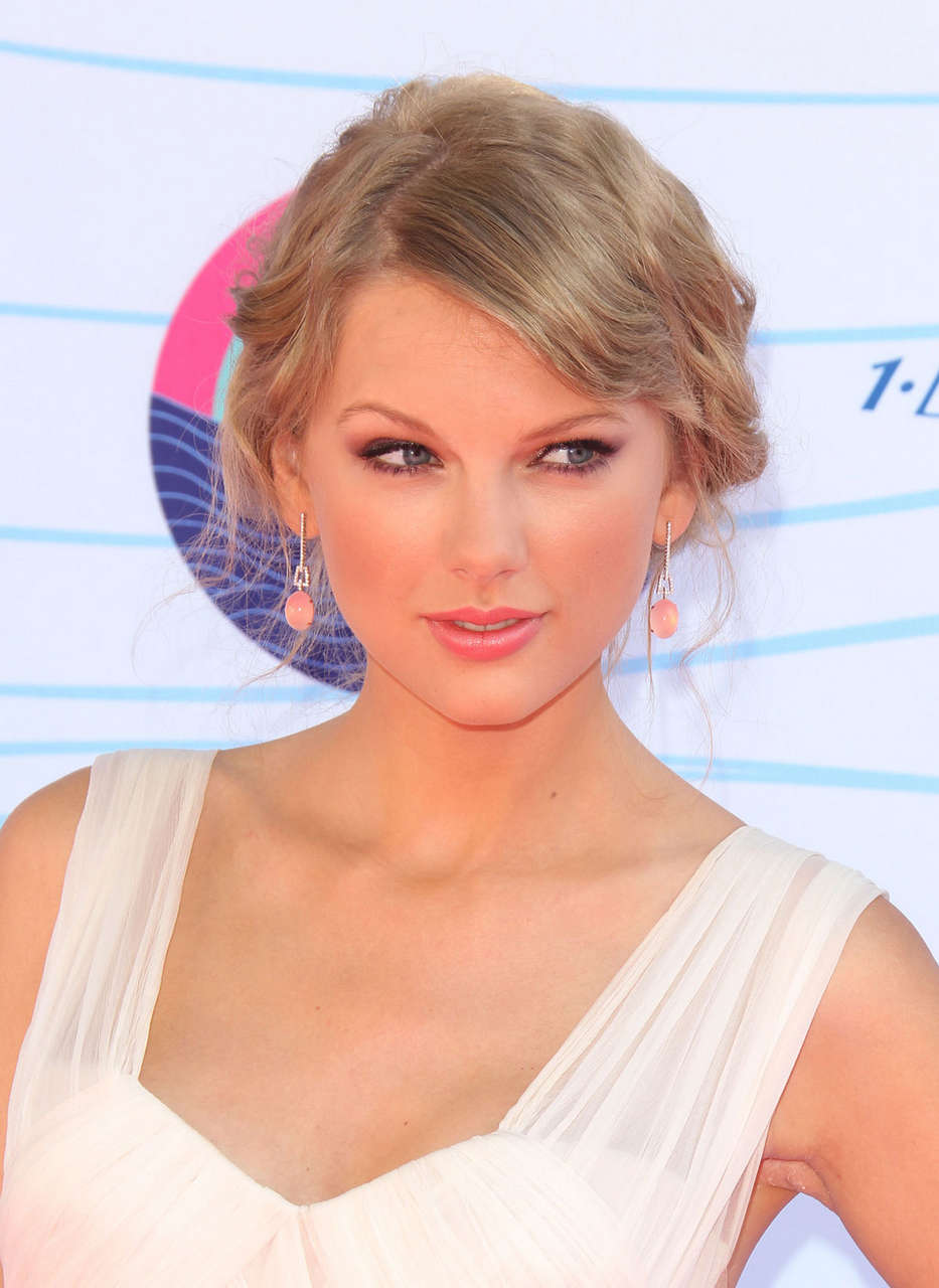 Taylor Swift 2012 Teen Choice Awards Universal City