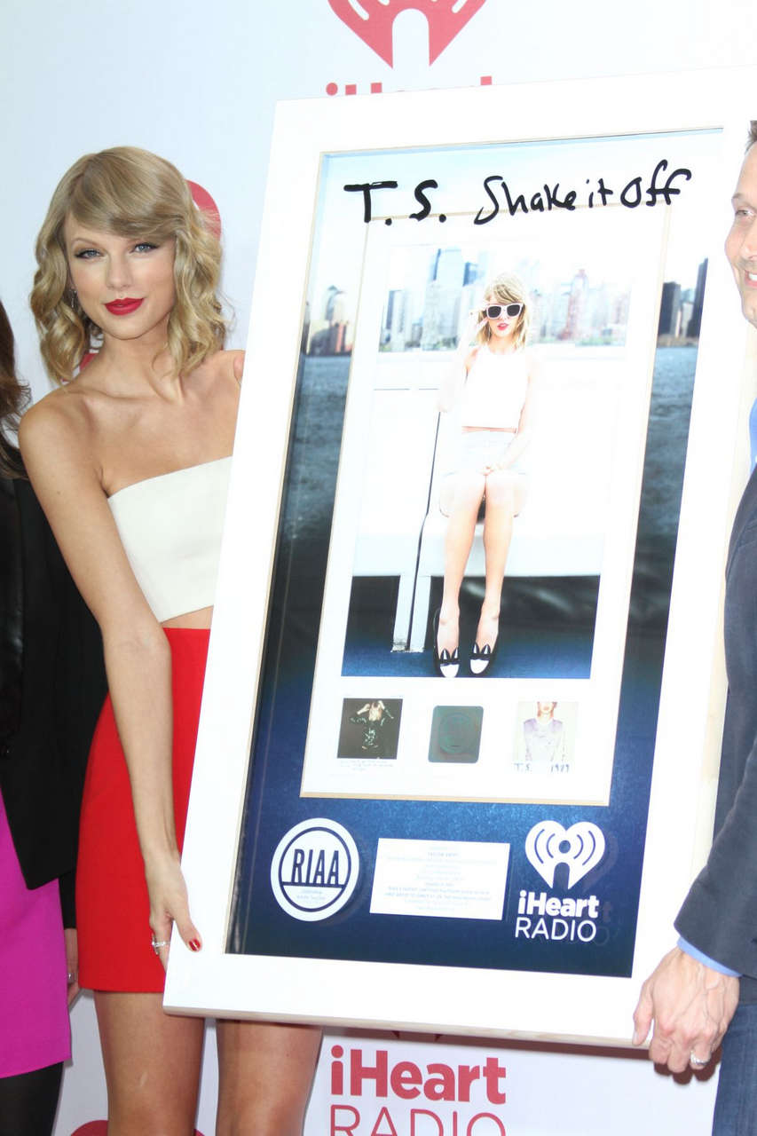 Taylor Swift 2014 Iheart Music Festival Las Vegas