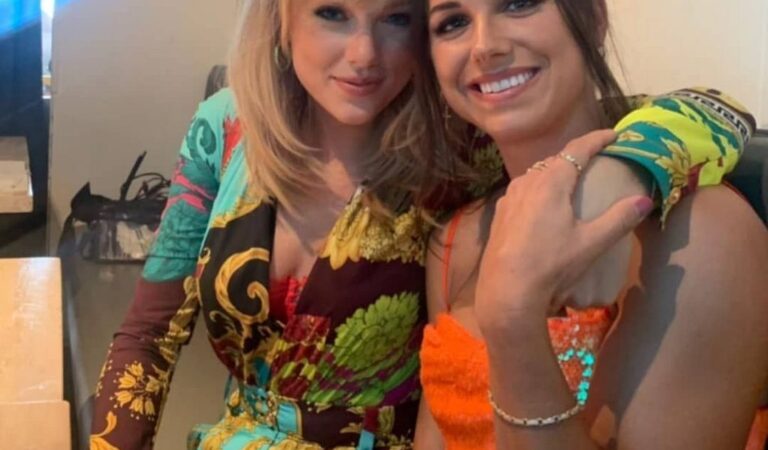 Taylor Swift Alex Morgan Just Hanging Out Hot (1 photo)