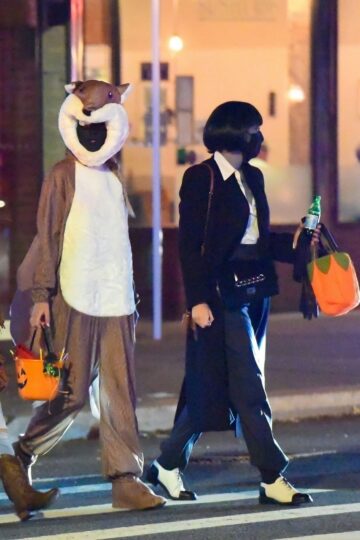 Taylor Swift Blake Lively Ryan Reynolds Out Trick Or Treating New York