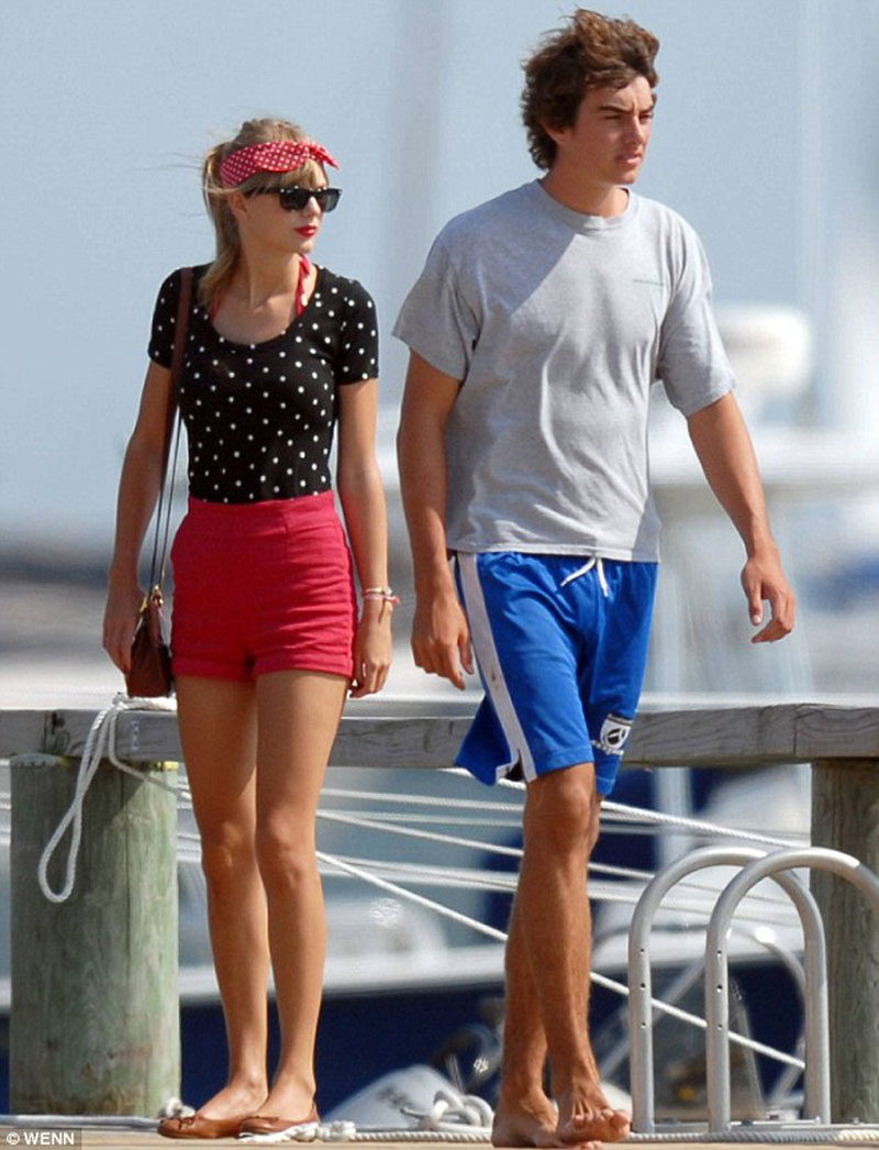 Taylor Swift Conor Kennedy Share Kiss Massachusetts