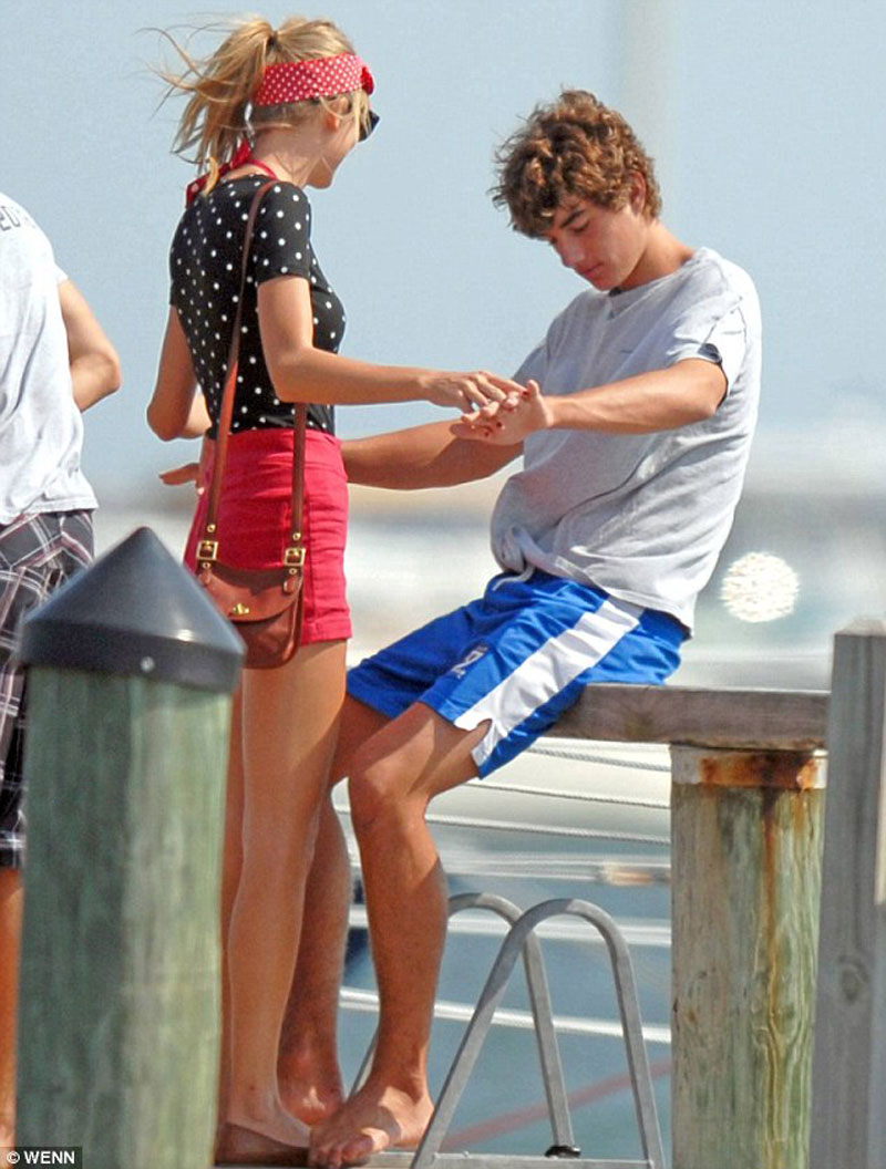 Taylor Swift Conor Kennedy Share Kiss Massachusetts