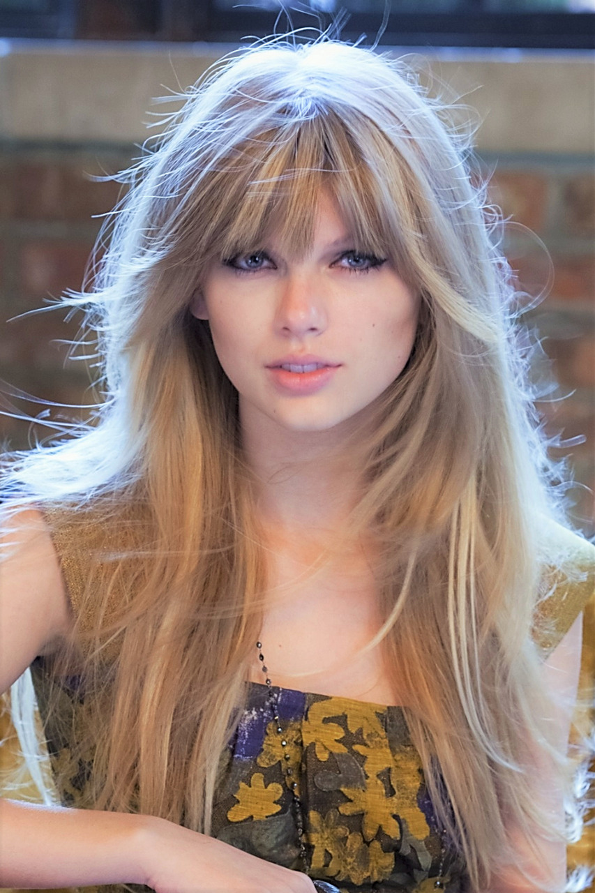 Taylor Swift Hot